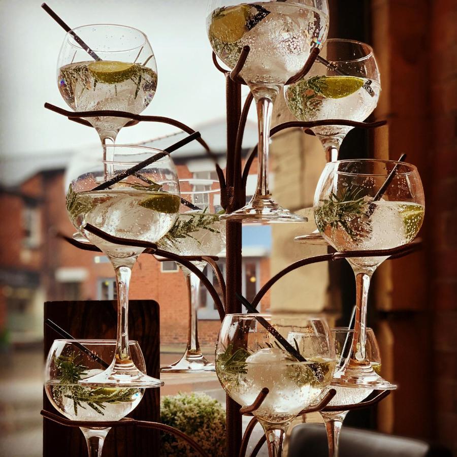 The Wheatsheaf Hotel, Sandbach Exterior foto A gin and tonic tree