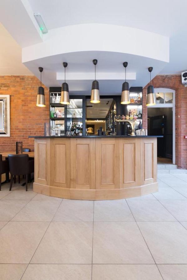 The Wheatsheaf Hotel, Sandbach Exterior foto The bar at the restaurant